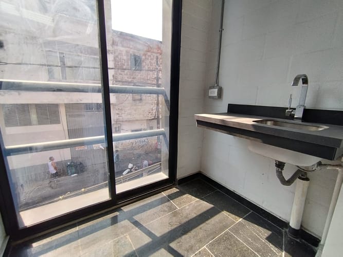 Bodega en arriendo en Trinidad, Medellín, 70 m² · foto 3 de 10