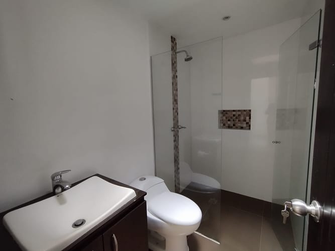 Apartamento de 3 alcobas en arriendo en La Castellana, Medellín, 90 m² · foto 2 de 20