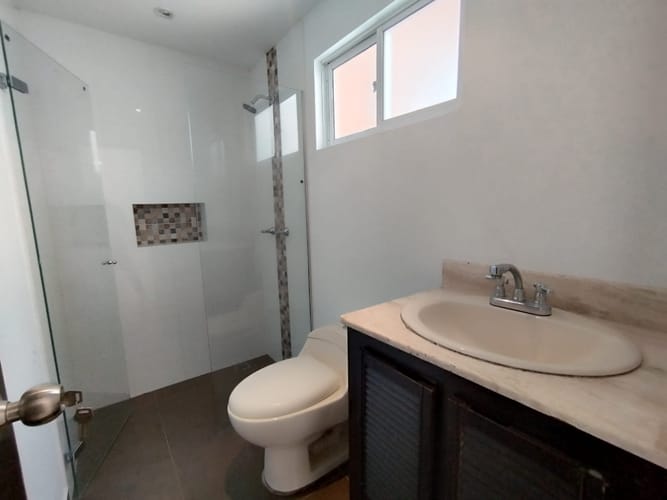 Apartamento de 3 alcobas en arriendo en La Castellana, Medellín, 90 m² · foto 11 de 20