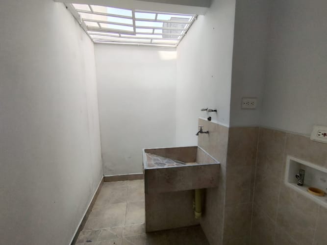 Apartamento de 3 alcobas en arriendo en La Castellana, Medellín, 90 m² · foto 13 de 20