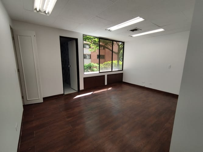 Oficina en arriendo en El Poblado, Medellín, 40 m² · foto 8 de 12