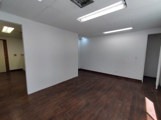 Oficina en arriendo en El Poblado, Medellín, 40 m² · foto 10 de 12