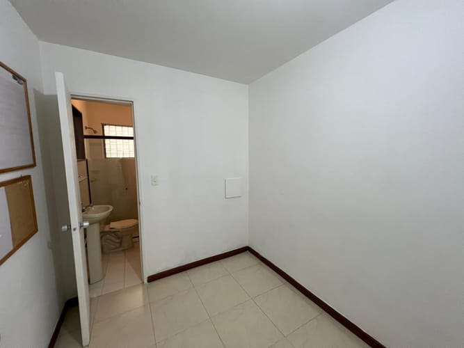 Oficina en arriendo en Conquistadores, Medellín, 40 m² · foto 3 de 16
