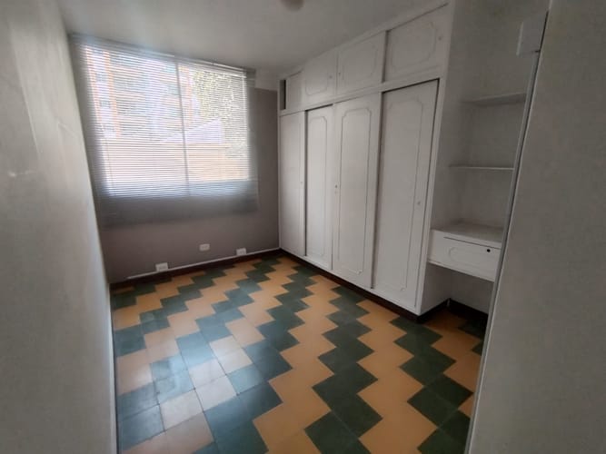 Apartamento de 3 alcobas en arriendo en Laureles, Medellín, 130 m² · foto 10 de 14