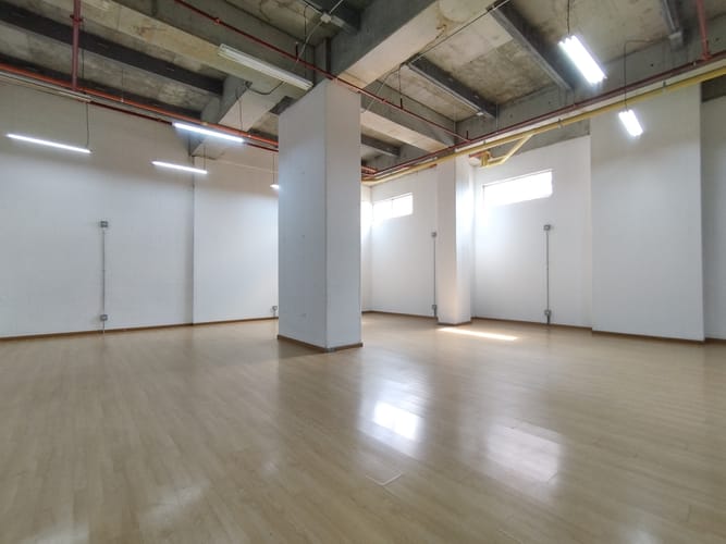 Local en arriendo en El Chagualo, Medellín, 166 m² · foto 3 de 9