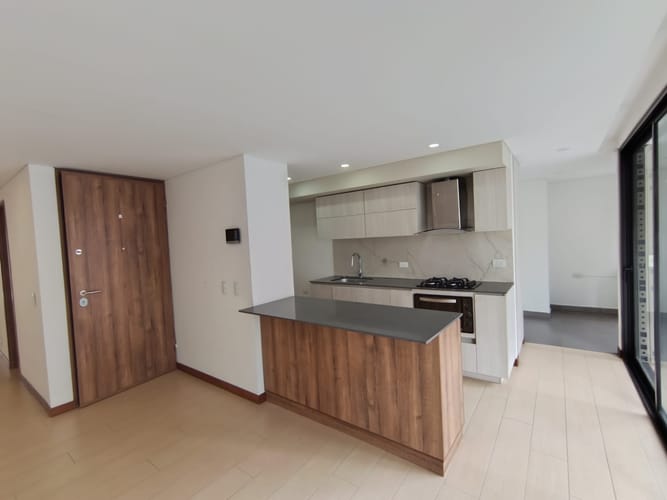 Apartamento de 3 alcobas en arriendo en Lorena, Medellín, 130 m² · foto 3 de 20