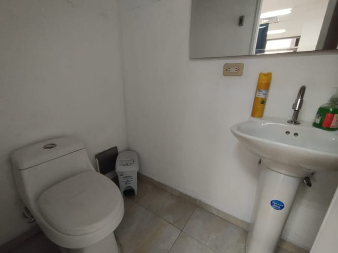 Oficina en arriendo en La Candelaria, Medellín, 200 m² · foto 3 de 15