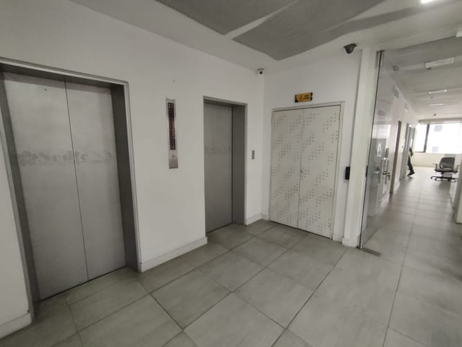 Oficina en arriendo en La Candelaria, Medellín, 200 m² · foto 14 de 15