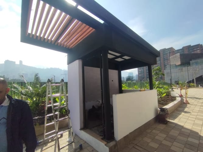 Local en arriendo en El Poblado, Medellín, 15 m² · foto 2 de 9