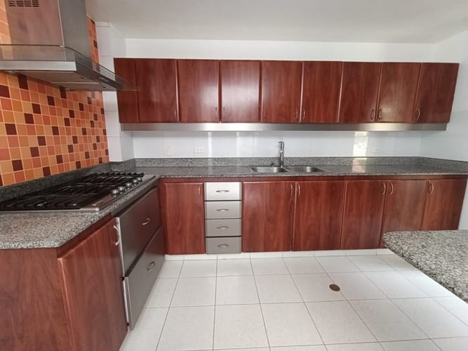 Casa de 3 alcobas en arriendo en Loma El Atravesado, Envigado, 250 m² · foto 3 de 20