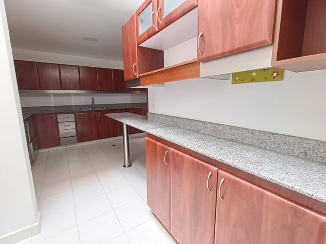 Casa de 3 alcobas en arriendo en Loma El Atravesado, Envigado, 250 m² · foto 4 de 20