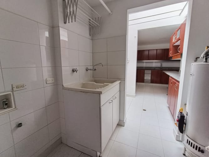 Casa de 3 alcobas en arriendo en Loma El Atravesado, Envigado, 250 m² · foto 6 de 20