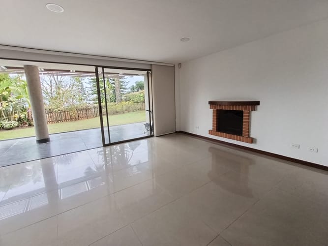 Casa de 3 alcobas en arriendo en Loma El Atravesado, Envigado, 250 m² · foto 7 de 20