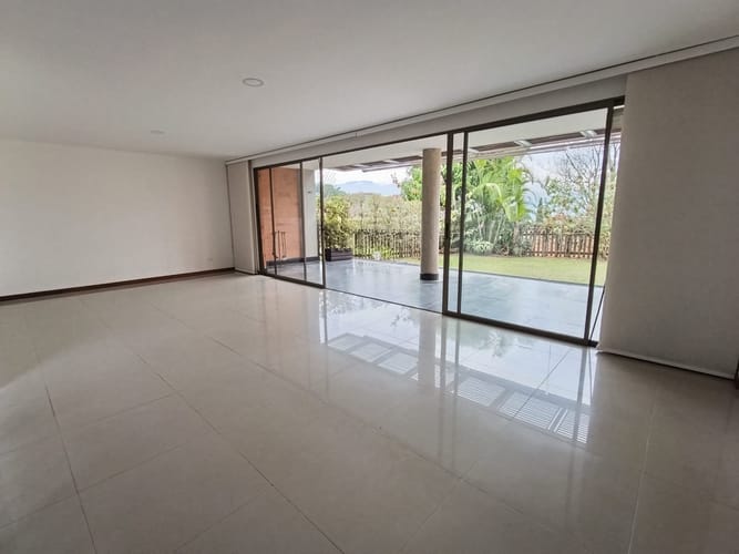 Casa de 3 alcobas en arriendo en Loma El Atravesado, Envigado, 250 m² · foto 8 de 20