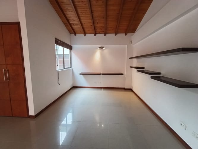 Casa de 3 alcobas en arriendo en Loma El Atravesado, Envigado, 250 m² · foto 12 de 20
