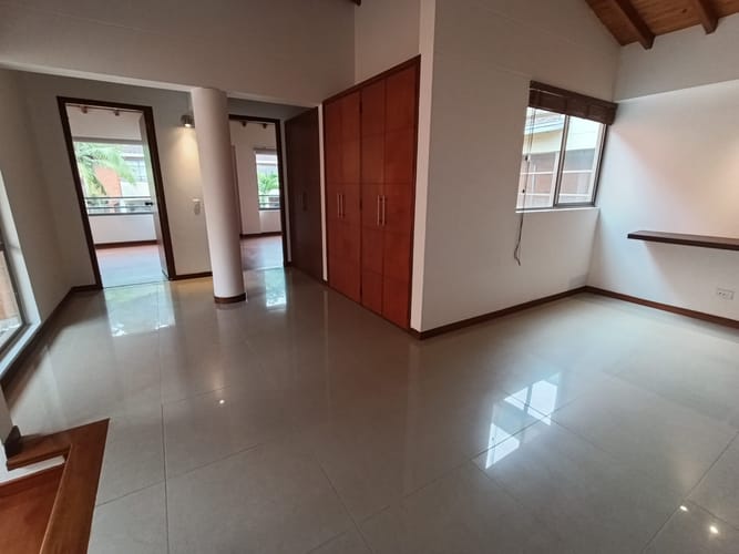 Casa de 3 alcobas en arriendo en Loma El Atravesado, Envigado, 250 m² · foto 13 de 20