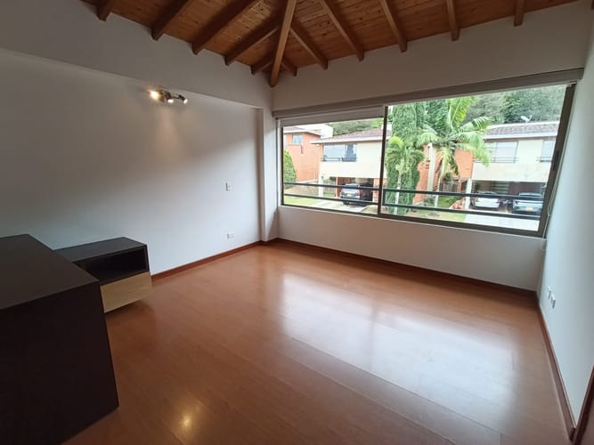 Casa de 3 alcobas en arriendo en Loma El Atravesado, Envigado, 250 m² · foto 14 de 20