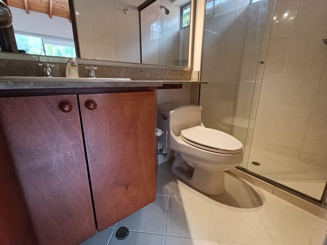 Casa de 3 alcobas en arriendo en Loma El Atravesado, Envigado, 250 m² · foto 15 de 20