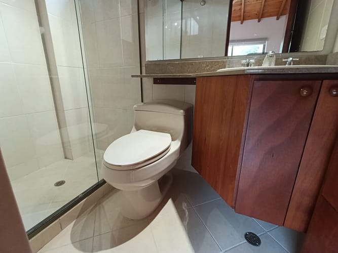 Casa de 3 alcobas en arriendo en Loma El Atravesado, Envigado, 250 m² · foto 17 de 20