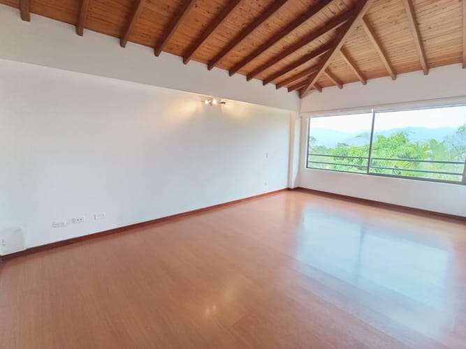 Casa de 3 alcobas en arriendo en Loma El Atravesado, Envigado, 250 m² · foto 18 de 20