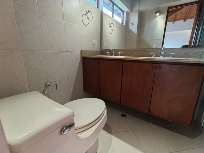 Casa de 3 alcobas en arriendo en Loma El Atravesado, Envigado, 250 m² · foto 20 de 20