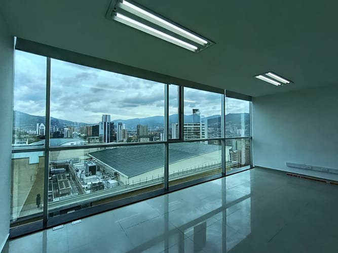 Oficina en arriendo en El Poblado, Medellín, 47 m² · foto 3 de 8