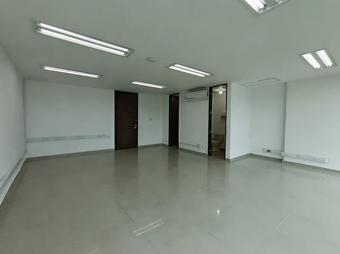 Oficina en arriendo en El Poblado, Medellín, 47 m² · foto 5 de 8