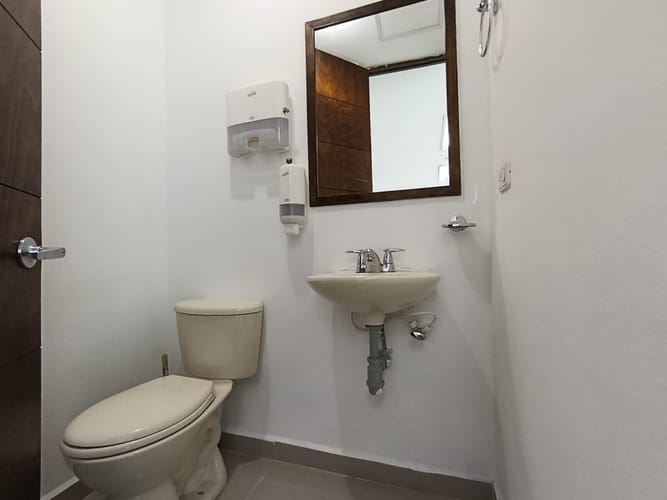 Oficina en arriendo en El Poblado, Medellín, 47 m² · foto 8 de 8