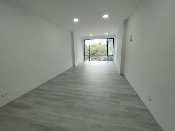 Local en arriendo en El Poblado, Medellín, 35 m² · foto 5 de 7