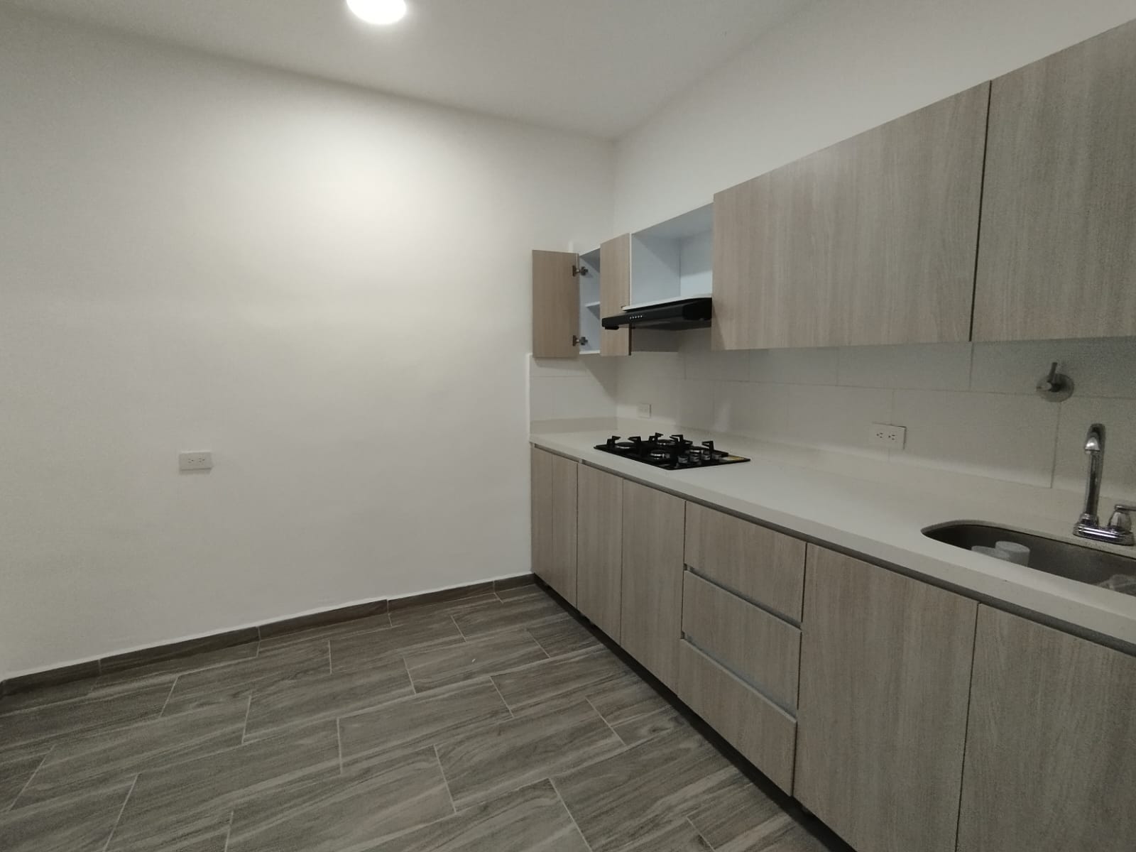 Casa en arriendo en La Castellana, Medellín · foto 2 de 11