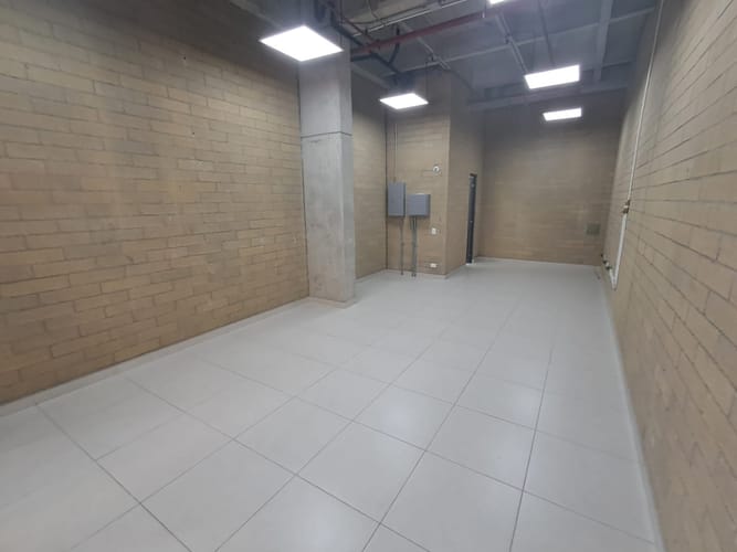Local en arriendo en El Poblado, Medellín, 48 m² · foto 2 de 8
