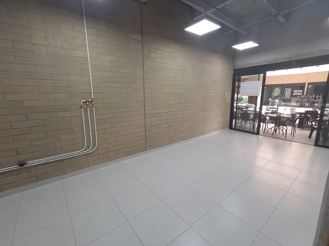 Local en arriendo en El Poblado, Medellín, 48 m² · foto 6 de 8