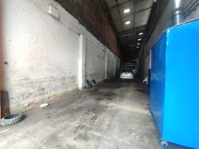 Bodega en arriendo en Perpetuo Socorro, Medellín, 170 m² · foto 2 de 8