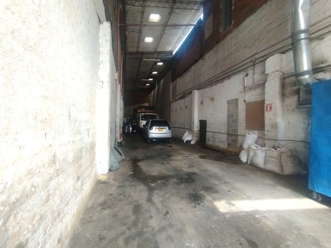 Bodega en arriendo en Perpetuo Socorro, Medellín, 170 m² · foto 3 de 8