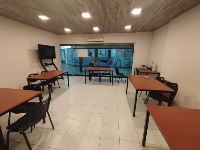 Local en arriendo en La Candelaria, Medellín, 42 m² · foto 2 de 11