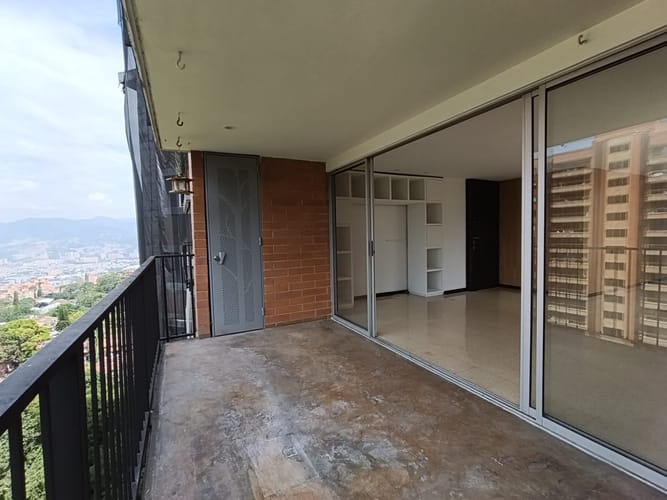 Apartamento de 2 alcobas en arriendo en Urbanizacion Remansos De San Lucas, Medellín, 183 m² · foto 3 de 19