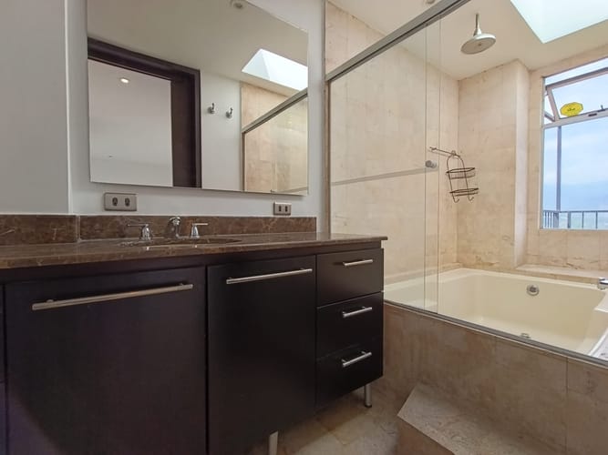 Apartamento de 2 alcobas en arriendo en Urbanizacion Remansos De San Lucas, Medellín, 183 m² · foto 7 de 19