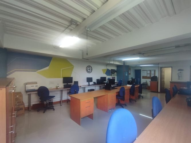 Oficina en arriendo en Las Lomitas, Sabaneta, 168 m² · foto 2 de 20