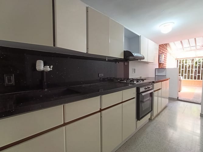 Apartamento de 3 alcobas en arriendo en El Poblado, Medellín, 120 m² · foto 15 de 16