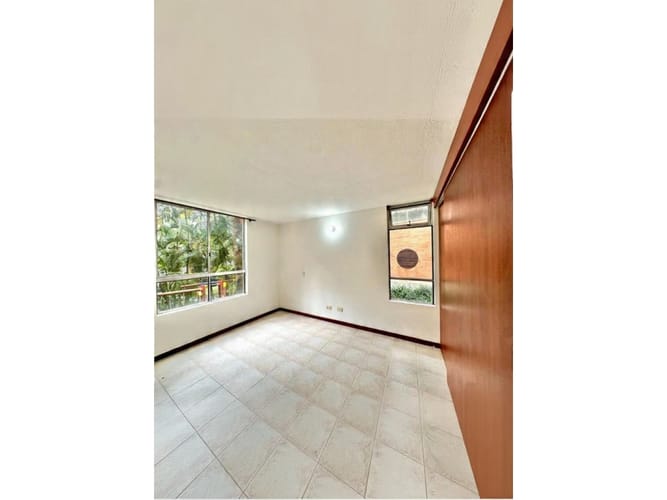 Apartamento de 3 alcobas en venta en El Castillo, Medellín, 80 m² · foto 4 de 13