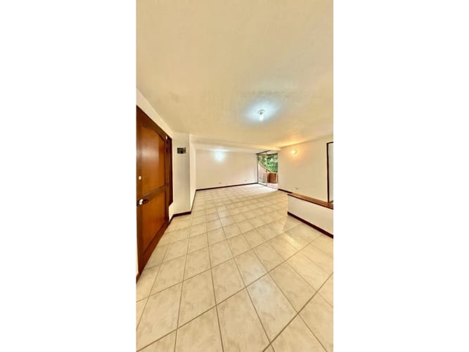 Apartamento de 3 alcobas en venta en El Castillo, Medellín, 80 m² · foto 5 de 13