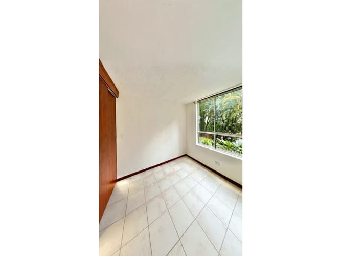 Apartamento de 3 alcobas en venta en El Castillo, Medellín, 80 m² · foto 6 de 13