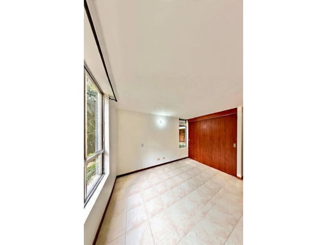 Apartamento de 3 alcobas en venta en El Castillo, Medellín, 80 m² · foto 7 de 13
