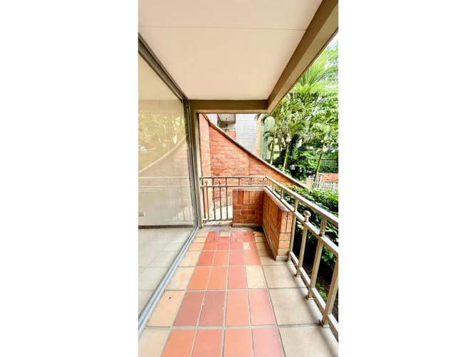 Apartamento de 3 alcobas en venta en El Castillo, Medellín, 80 m² · foto 8 de 13