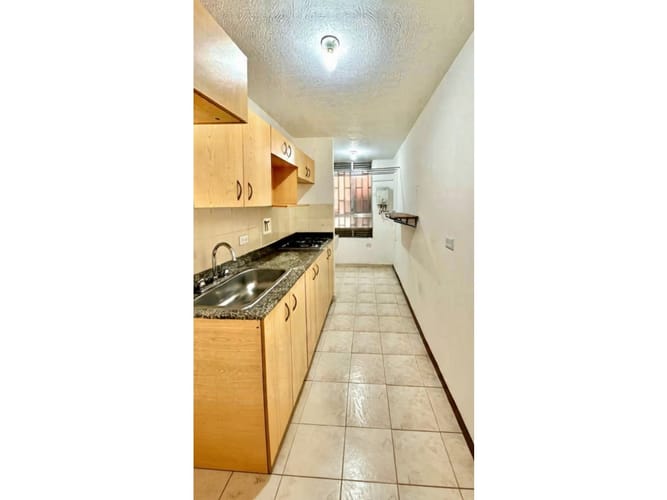Apartamento de 3 alcobas en venta en El Castillo, Medellín, 80 m² · foto 9 de 13