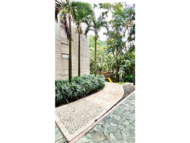 Apartamento de 3 alcobas en venta en El Castillo, Medellín, 80 m² · foto 11 de 13