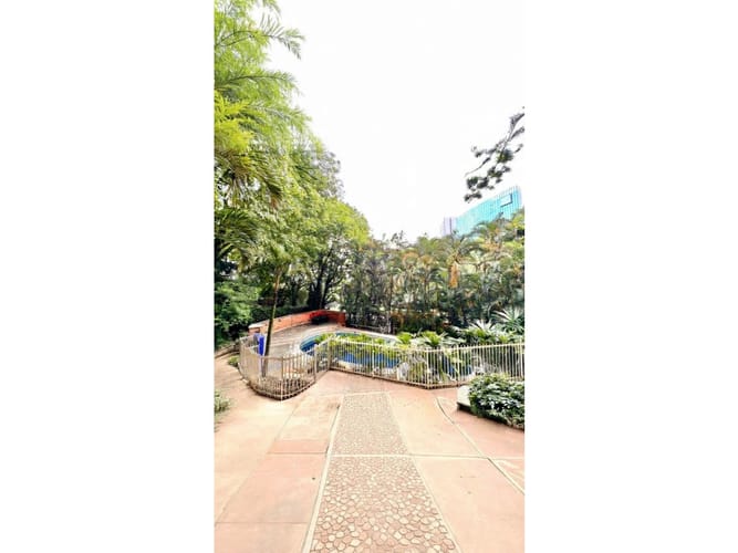 Apartamento de 3 alcobas en venta en El Castillo, Medellín, 80 m² · foto 12 de 13