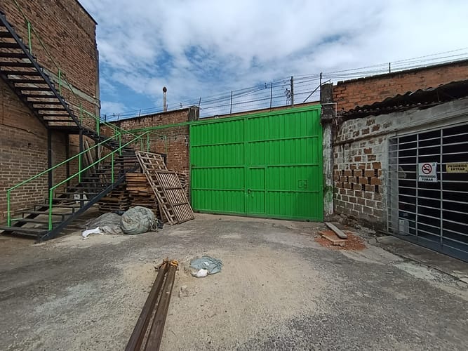 Bodega en arriendo en Perpetuo Socorro, Medellín, 1380 m² · foto 3 de 20