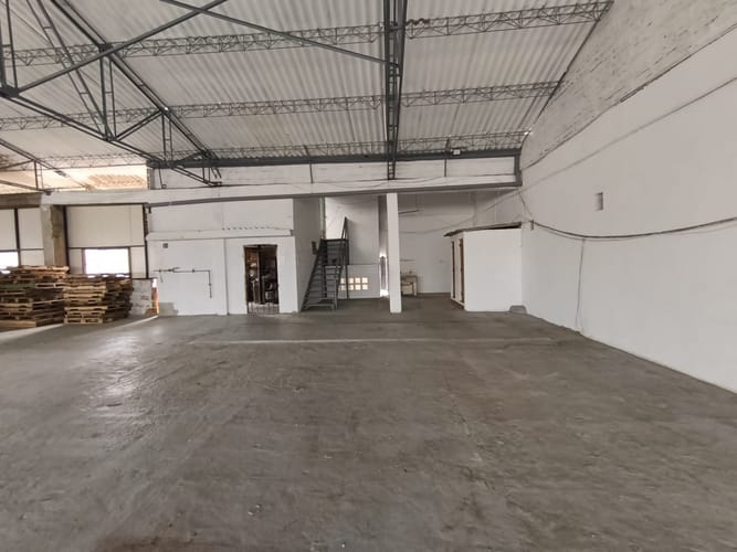 Bodega en arriendo en Perpetuo Socorro, Medellín, 1380 m² · foto 13 de 20