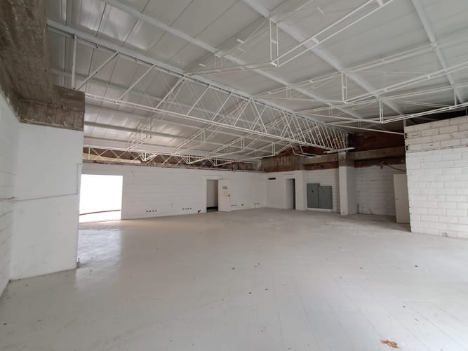 Bodega en arriendo en La Candelaria, Medellín, 250 m² · foto 10 de 15